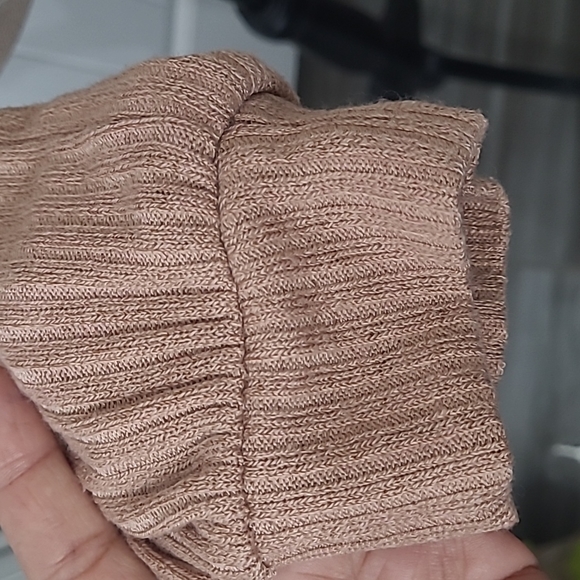 SHEIN WOMEN'S LONGSLEEVE V NECK CROP TEE - Picture 2 of 5